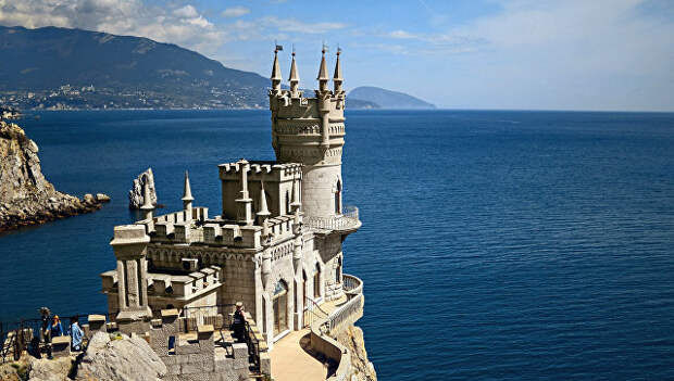Ласточкино гнездо в Крыму. Архивное фото Ласточкино гнездо в Крыму. Архивное фото