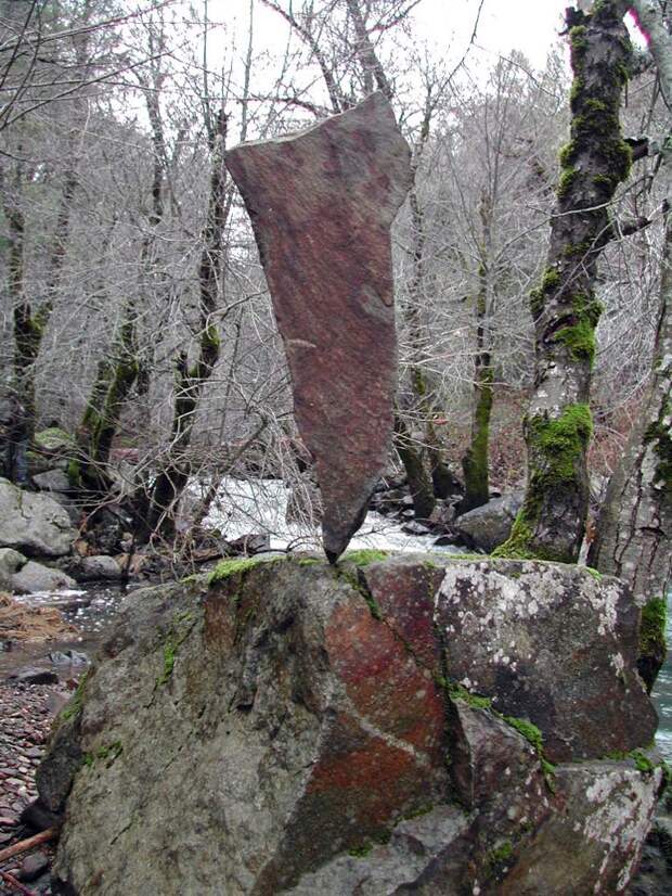 камни