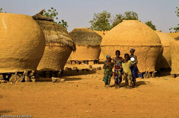 Зернохранилище в Нигере. Автор фото: Лора Васильева. Фото взято с сайта: http://patepis.com/?p=31942