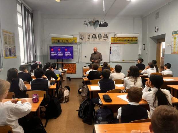 «Ростелеком» провёл во Владивостоке урок для юных кибергероев