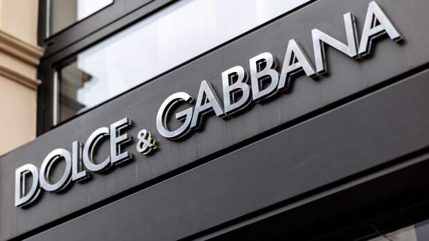 Dolce & Gabbana угодили в скандал из-за белых мужчин на показе