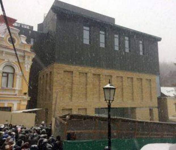 Путин засыпает Украину своим снегом