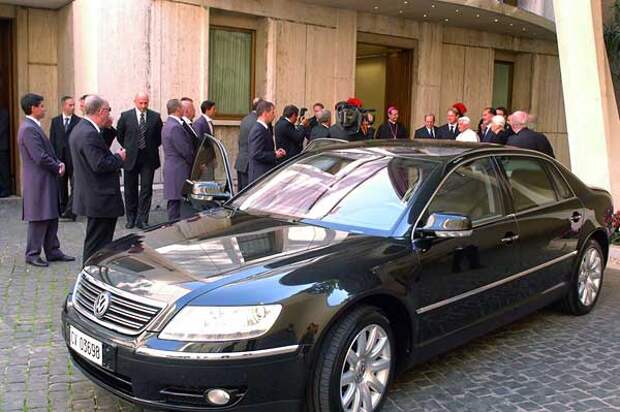Лимузин Папы Римского на базе Volkswagen Phaeton