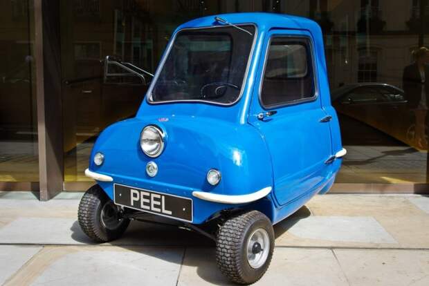 Хотя Peel P50 выглядит как игрушка, он ездит, пусть и со скоростью не выше 61 км/час. /Фото: assets.newatlas.com