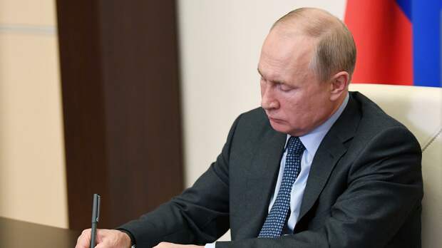Путин наградил замминистра юстиции Бесхмельницына орденом 
