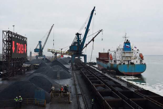 Цены на уголь из России в дальневосточных портах снижаются из-за спроса в КНР