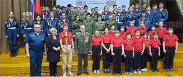 Кубок «Юнармии ЮВАО» вручили ученикам школы в Марьине