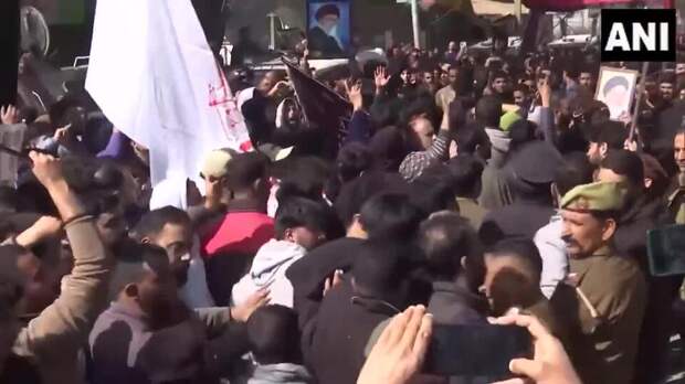 Жители Индии вышли на протесты против США и Израиля после убийства Хаменеи