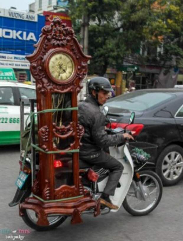 Нелепые и смешные грузы, перевозимые на мотоциклах (23 фото)