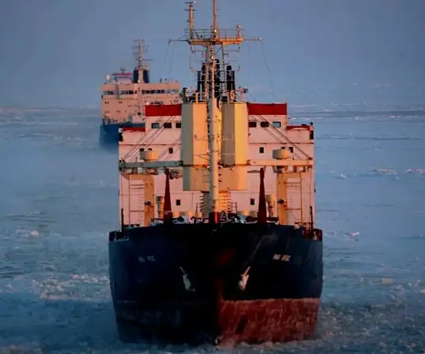Как один контейнеровоз в Африке, приводит в движение десятки ледоколов в Арктике...