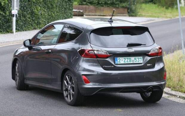 ford-fiesta-ecoboost-hybrid-facelift-шпионское фото-2021-proauto-04