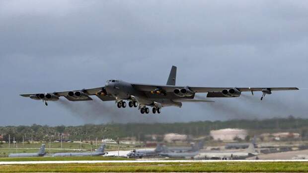 http://eer.ru/sites/default/files/article-img/20171024/samolet_b-52.jpg