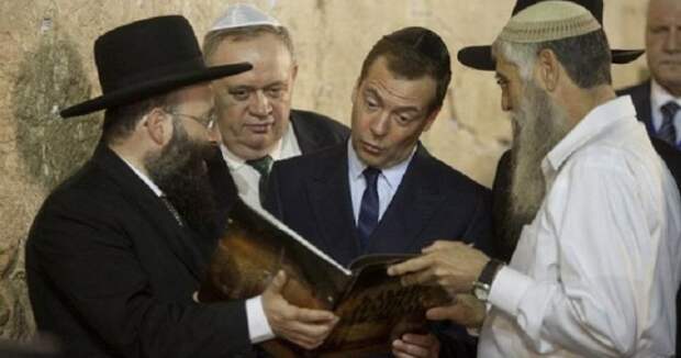 В Израиле разгорелся скандал из-за подарка Медведеву