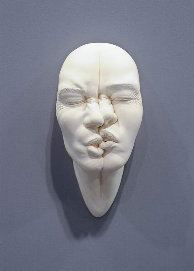 Тянущиеся лица в скульптурах Johnson Tsang Тянущиеся лица в скульптурах Johnson Tsang