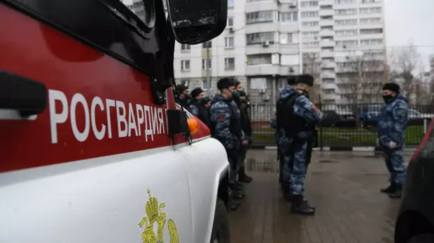 Пьяный мужчина в ХМАО напал с топором на росгвардейцев