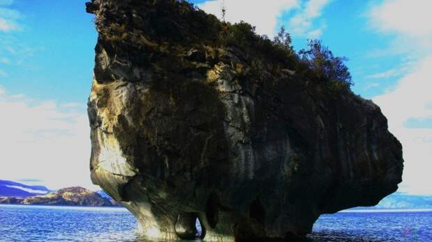 Остров в виде гриба в Чили