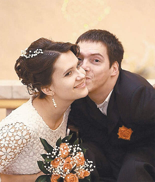 Елене было 26 лет, а Вячеславу 33 года, когда они сыграли свадьбу. Фото из семейного архива.
