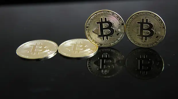 Цена биткоина упала более чем на 8%