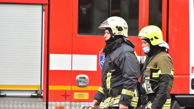Пенсионерку спасли из пожара в доме на Новомарьинской