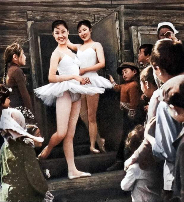 Балерины из бурятского улyca, ССCP, 1973 гoд.