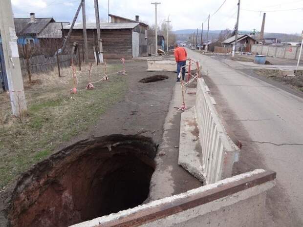 Как ликвидировать яму с помощью КАМАЗа дорога, иркутская область, камаз, проишествия