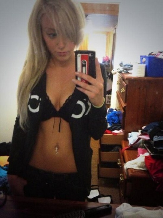 It’s official, mirrors are a girls best friend (35 Photos) It’s official, mirrors are a girls best friend (35 Photos)
