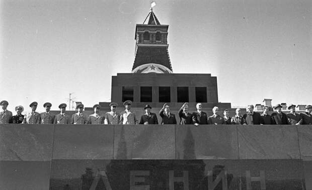 Атмосферные ФОТО первомайских демонстраций в СССР
