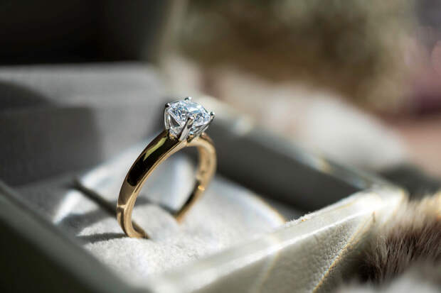 Стилист Фомина: при выборе обручальных колец важны материал и конструкция