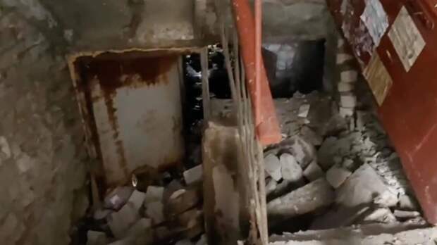 В Саратове возбудили дело из-за обрушения лестничного пролета в жилом доме