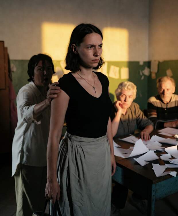 Ей уже сорок четыре, ни семьи, ни детей. Зачем ей эта доля?