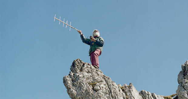 Охота на радиозонды: пожалуй, самое своеобразное хобби среди пожилых людей в объективе швейцарского фотографа