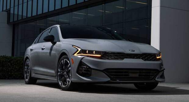 Седан Kia K5 обошел Toyota Camry по продажам в РФ