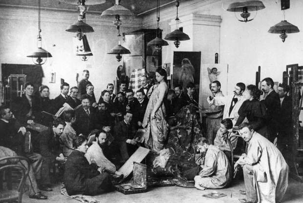 29 Репин среди учеников в своей живописной мастерской, Санкт Петербург, 1897 (700x470, 213Kb)