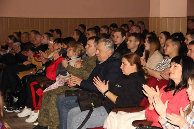 В ДК прошел концерт в поддержку военнослужащих, принимающих участие в СВО