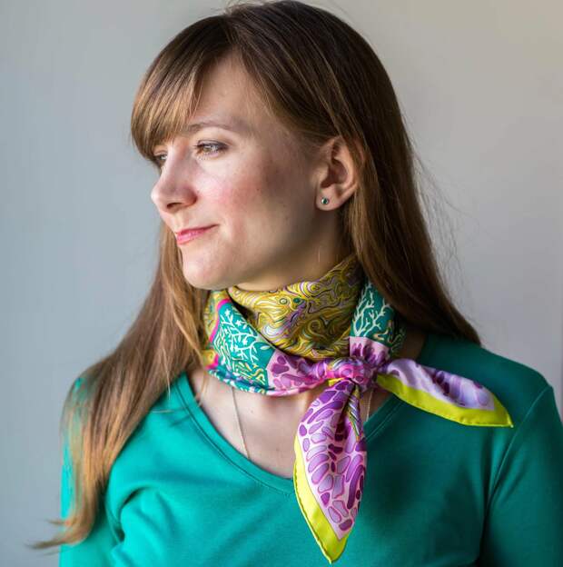 Выбирая новую одежду, важно обращать внимание не только на качество и красоту, но и на актуальность моделей. Дело в том, что вещи, которые давно вышли из моды и устарели, способны добавить возраст.-11