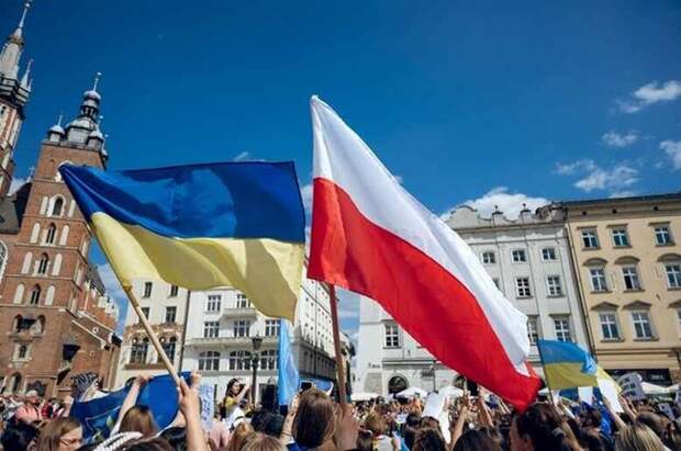 Угасающий интерес к русофобии в Европе напугал Польшу и Украину
