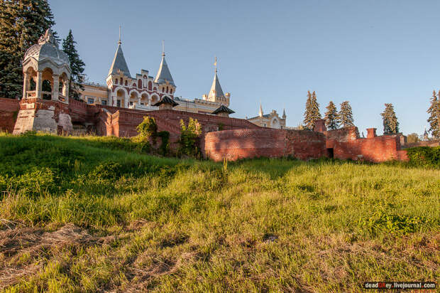 Российский замок барона фон Дервиза