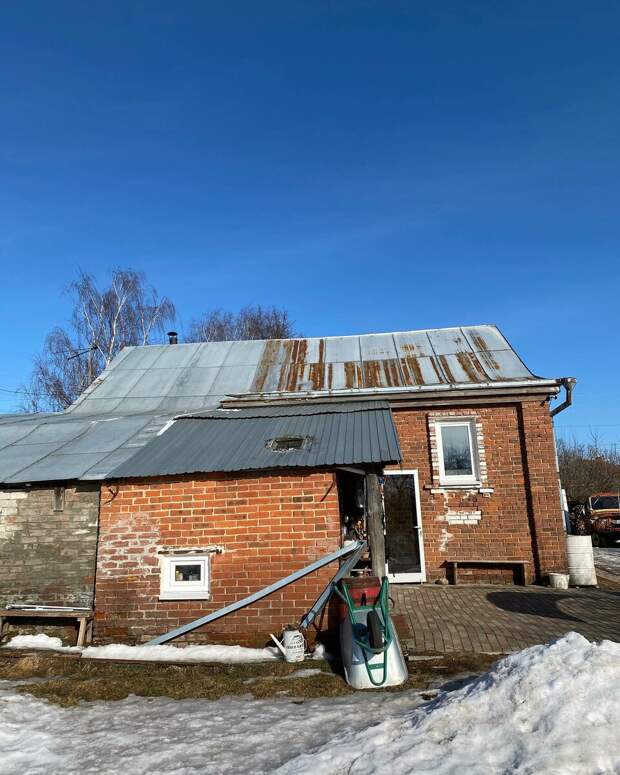 Сельский шик: хозяева перестроили 60-летний дом и подарили вторую жизнь старой мебели