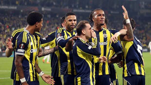 «Фенербахче» вышел в финал Суперкубка Турции, где сыграет с «Галатасараем»