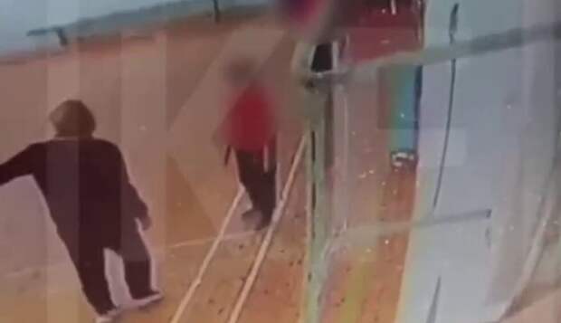 В школе Татарстана физрук ударил ребенка головой о стену