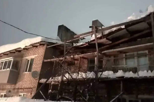 В российском городе рухнула крыша многоквартирного дома