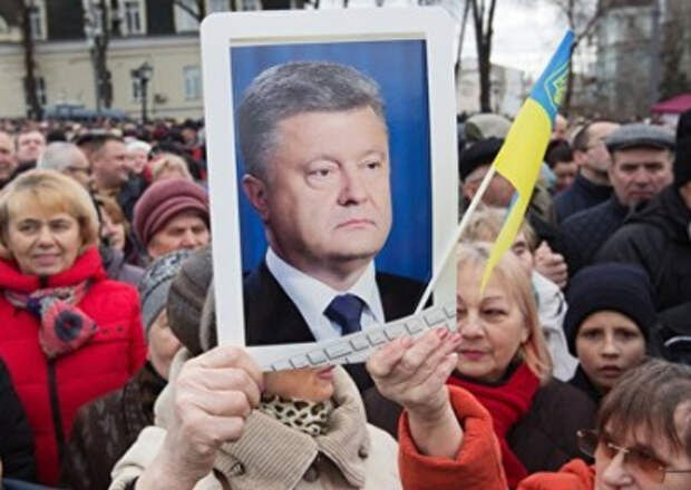 Порошенко заплатил клакерам за поддержку в суде 6 миллионов