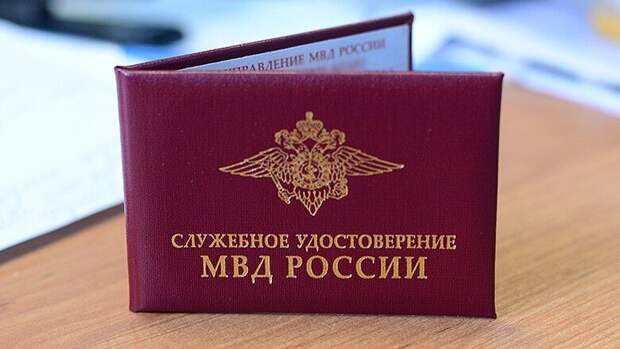 Полицейский дал москвичке пощечину удостоверением