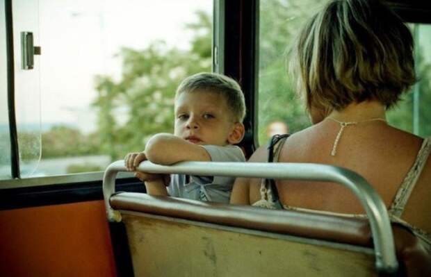 Картинки по запросу ребенок в автобусе