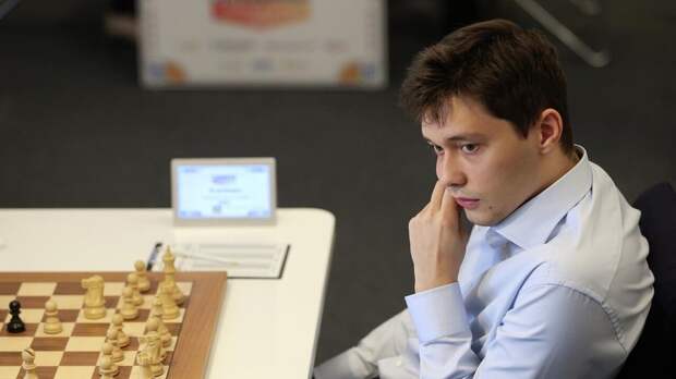 Есипенко сыграл вничью с Накамурой в девятом туре турнира претендентов