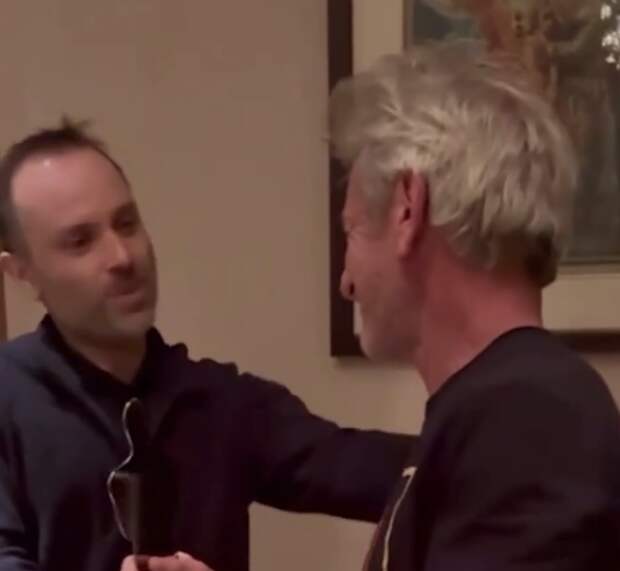 Украинская железная дорога подарила актеру Шону Пенну "Оскар за мужество"