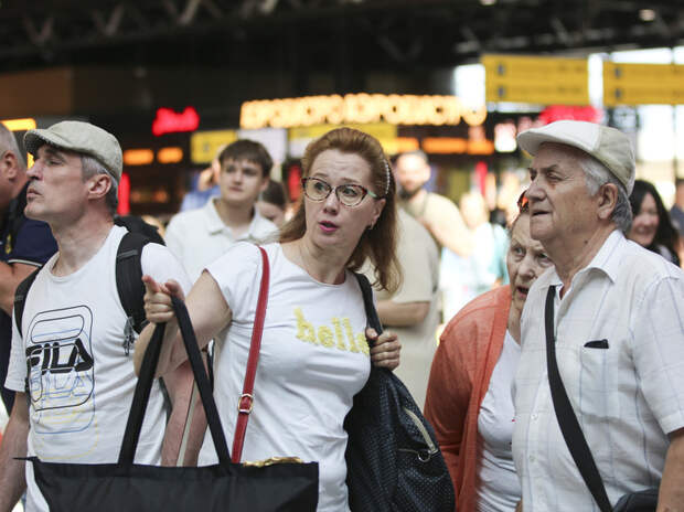 У международного аэропорта Дубая вспыхнул пожар после удара БПЛА