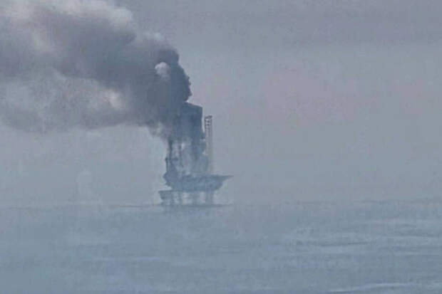 Иранские дроны атаковали нефтяную платформу ОАЭ в Персидском заливе