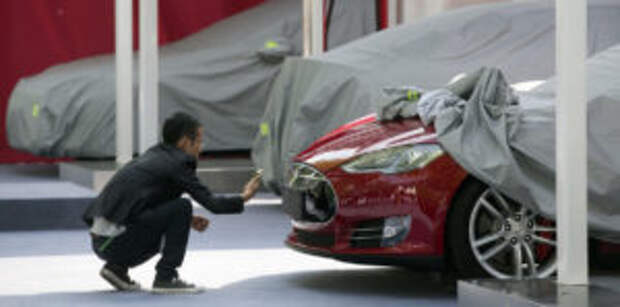 Tesla анонсировала электрогрузовик и электроавтобус