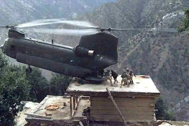5. Пилот демонстрирует свои невероятные навыки во время спасательной операции в Афганистане интересное, фотография